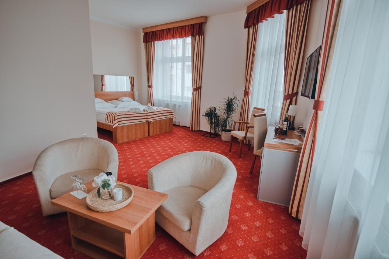 Hotel Grand Hradec Králové Extérieur photo