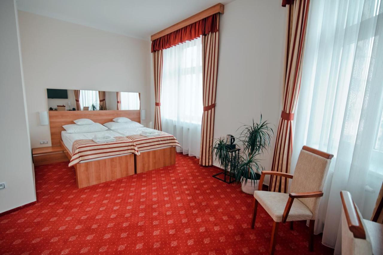 Hotel Grand Hradec Králové Extérieur photo