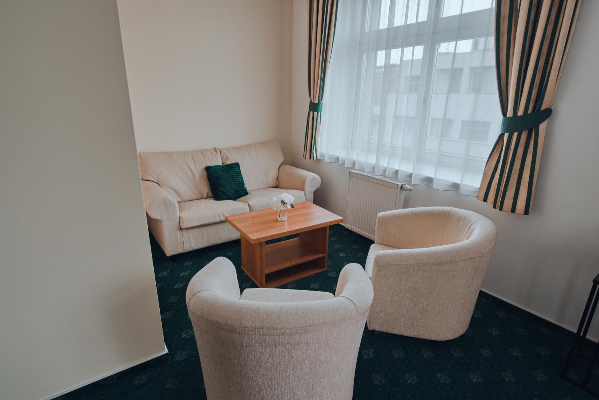 Hotel Grand Hradec Králové Extérieur photo