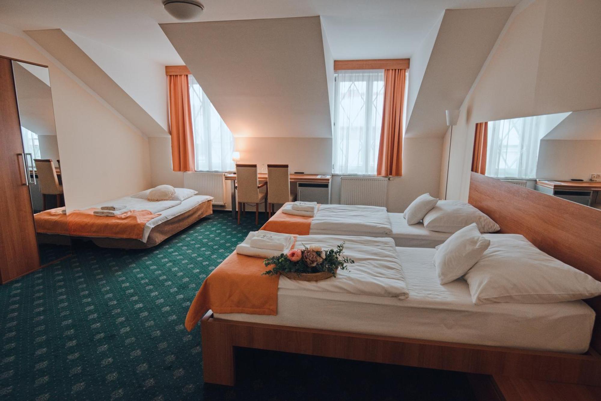 Hotel Grand Hradec Králové Extérieur photo