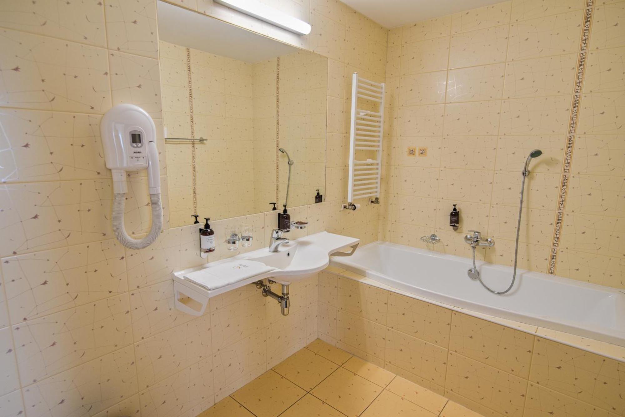 Hotel Grand Hradec Králové Extérieur photo
